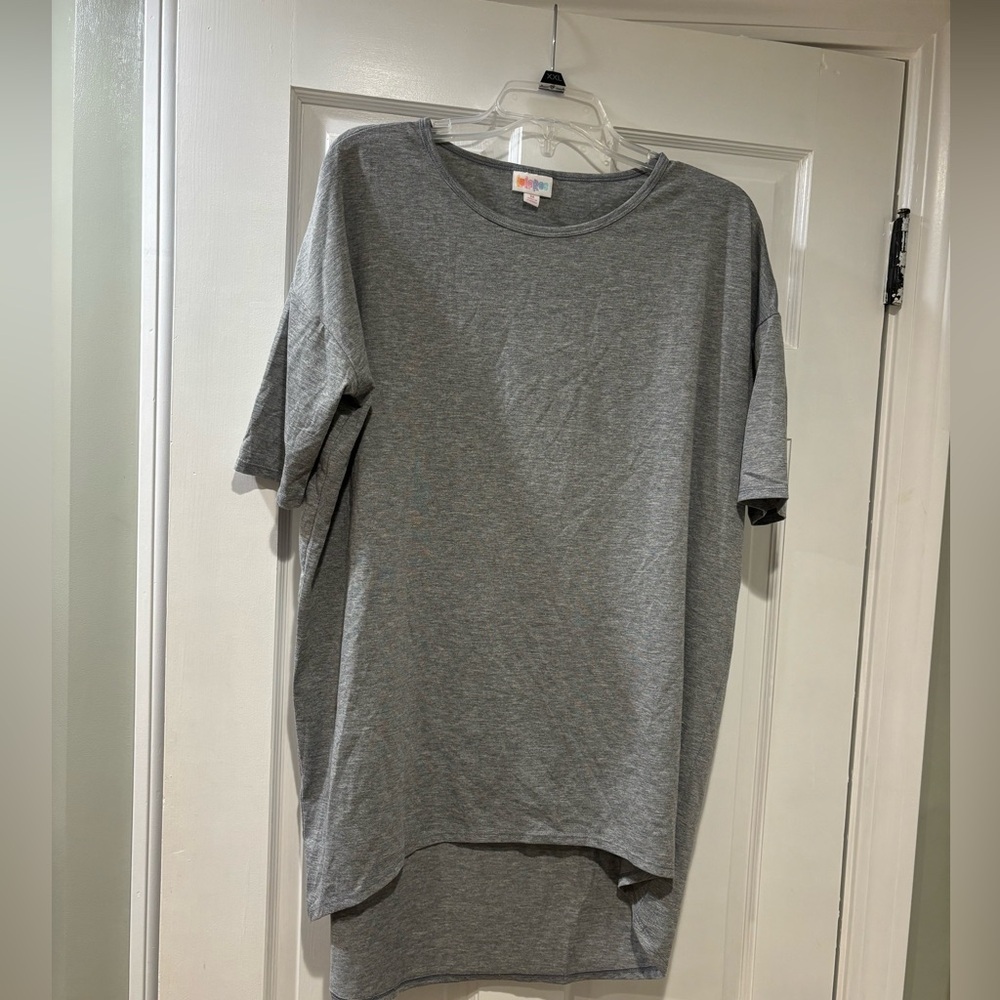 NWOT LulaRoe Ladies Gray Top.  Size Medium